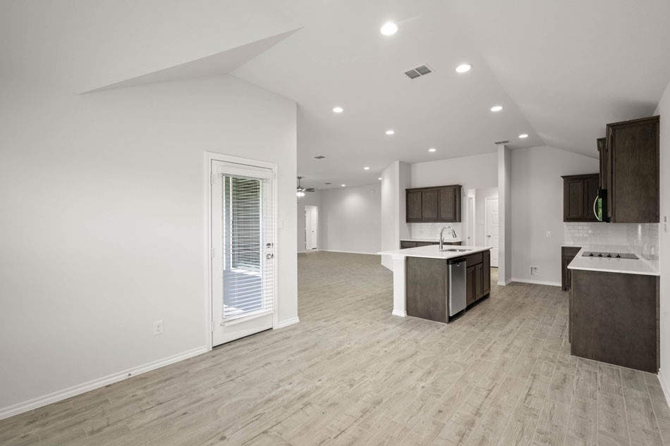 2637 Streamside, Burleson, TX, 76028 | 21007319 | Realty Texas LLC