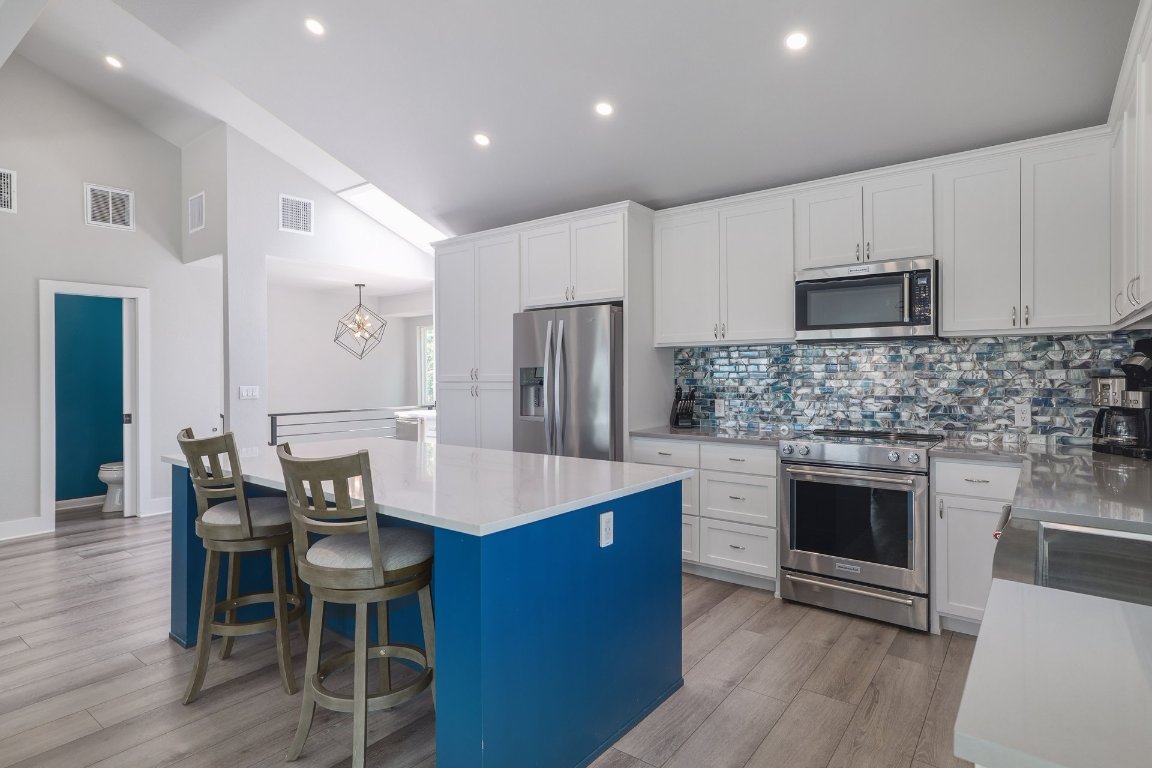 7206 Comanche Trail, Austin, TX, 78732 | 7008612 | Realty Texas LLC