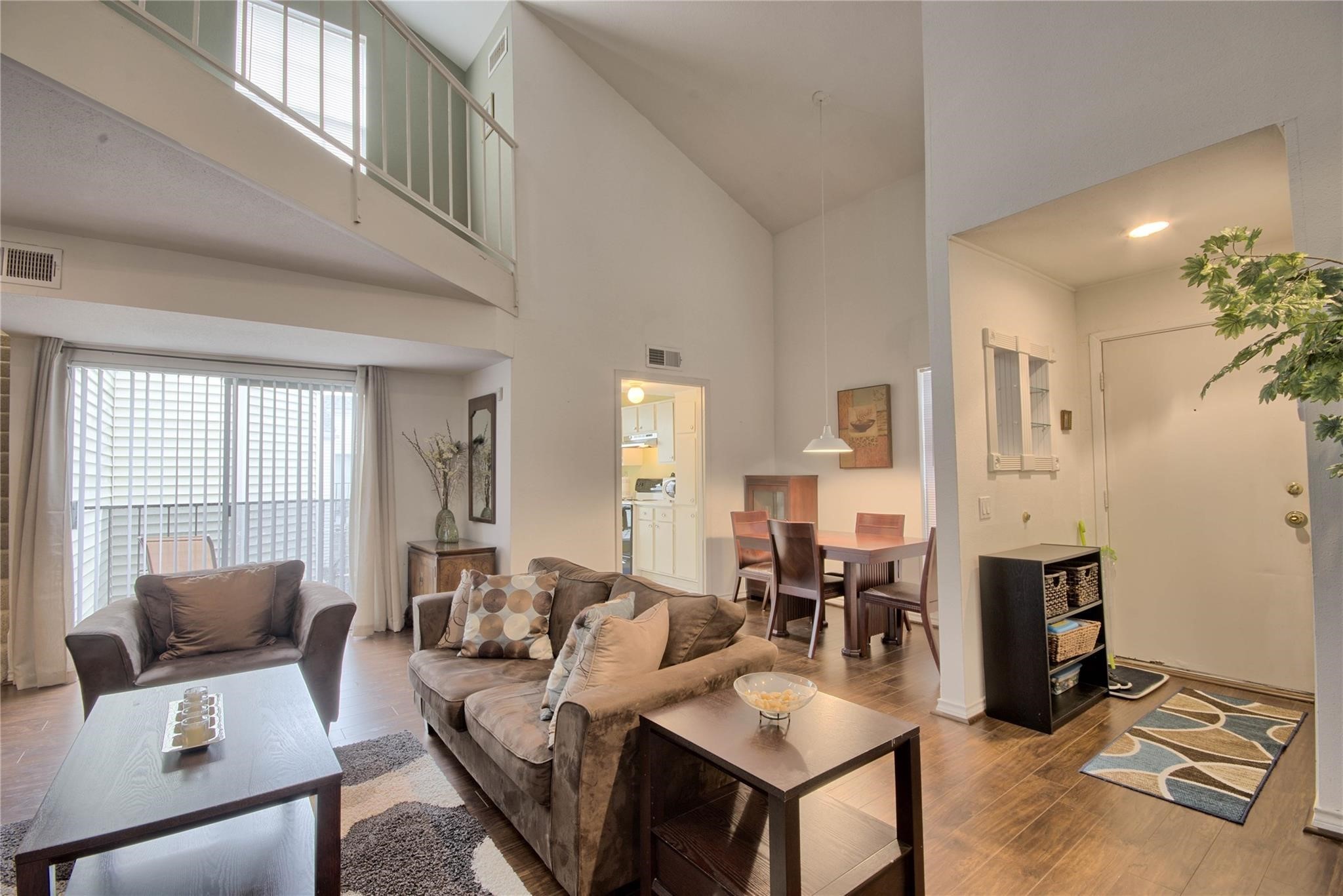 9809 Richmond Avenue C16, Houston, TX, 77042 | 95898816 | Realty Texas LLC