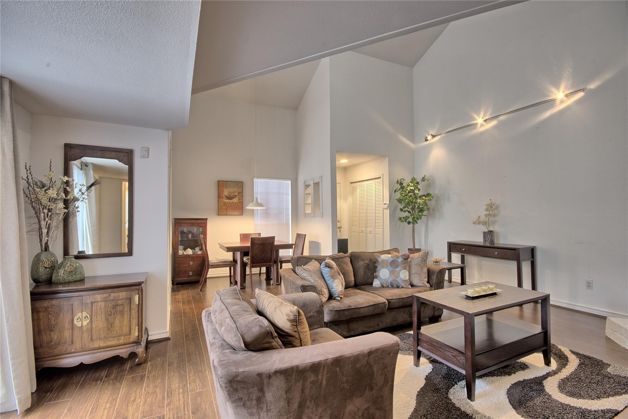 9809 Richmond Avenue C16, Houston, TX, 77042 | 95898816 | Realty Texas LLC