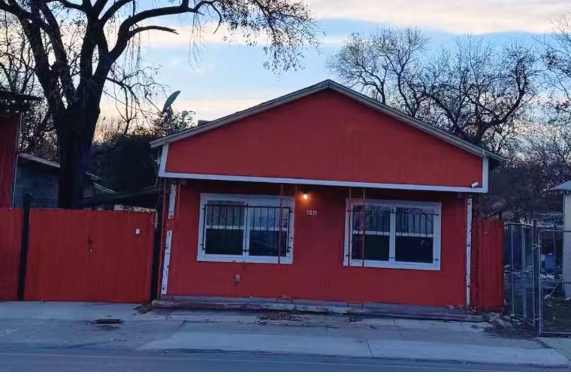 1811 S Brazos Street, San Antonio, TX, 78207 | 10121143 | Realty Texas LLC