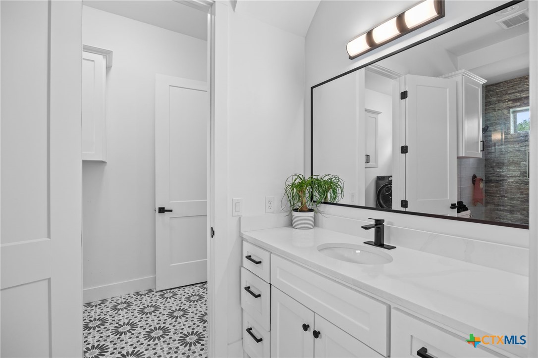 390 Riddle Road, Cedar Creek, TX, 78612 | 588884 | Realty Texas LLC