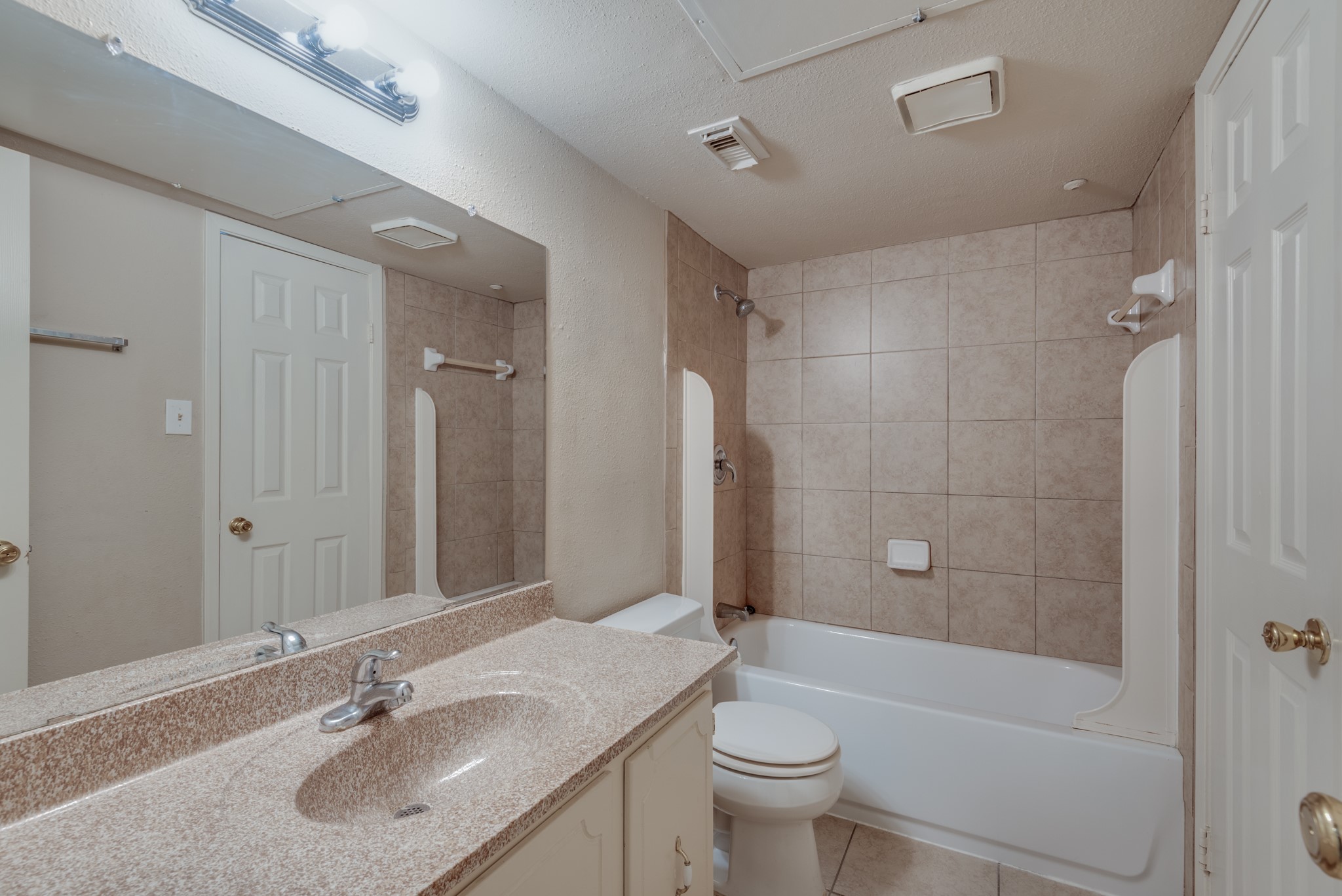 14777 Wunderlich Drive 404, Houston, TX, 77069 | 62050070 | Realty Texas LLC