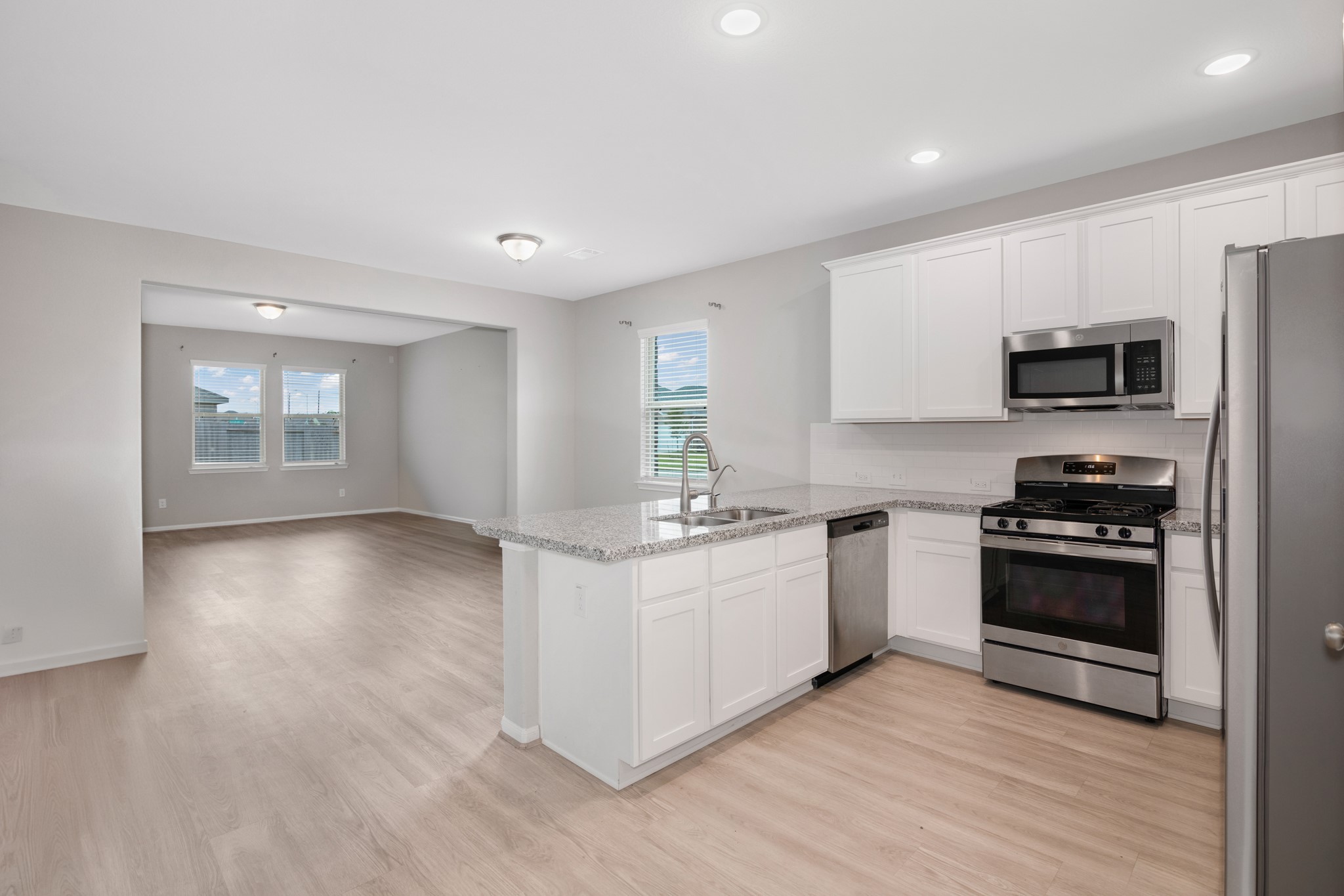 8439 Moonlight Bay Circle, Baytown, TX, 77523 | 71540950 | Realty Texas LLC