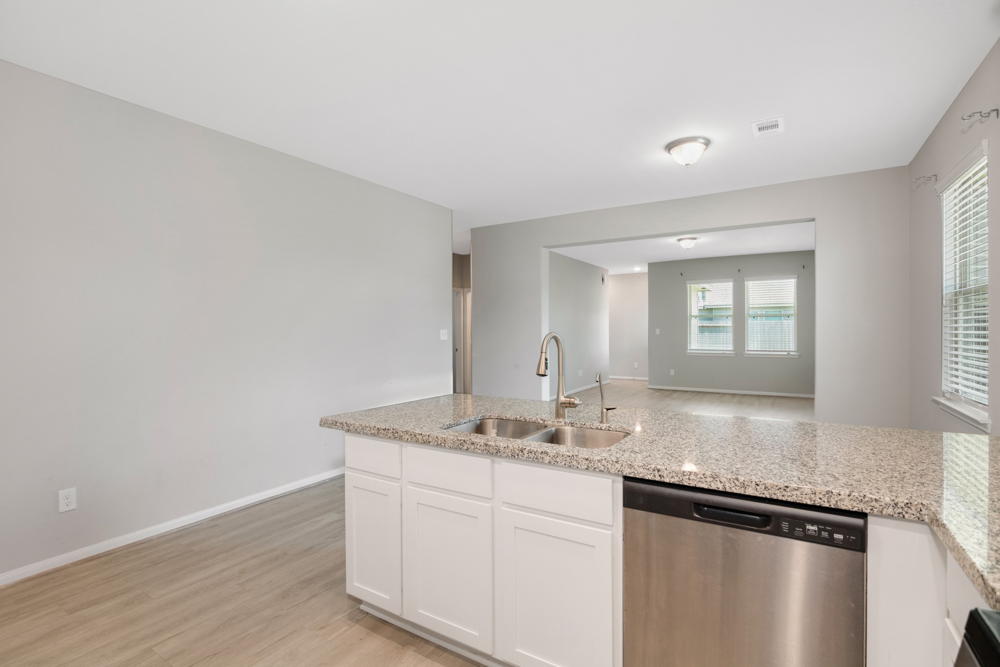 8439 Moonlight Bay Circle, Baytown, TX, 77523 | 71540950 | Realty Texas LLC