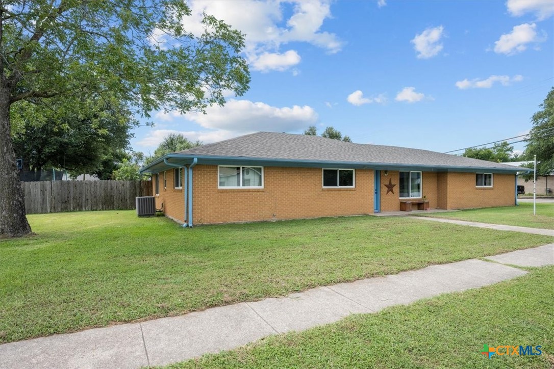 203 E Main Street, Rosebud, TX, 76570 | 589710 | Realty Texas LLC