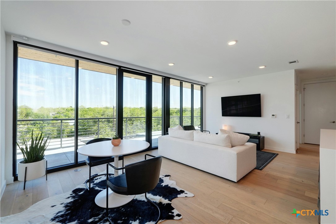 1600 S 1st Street 403, Austin, TX, 78704 | 591317 | Realty Texas LLC