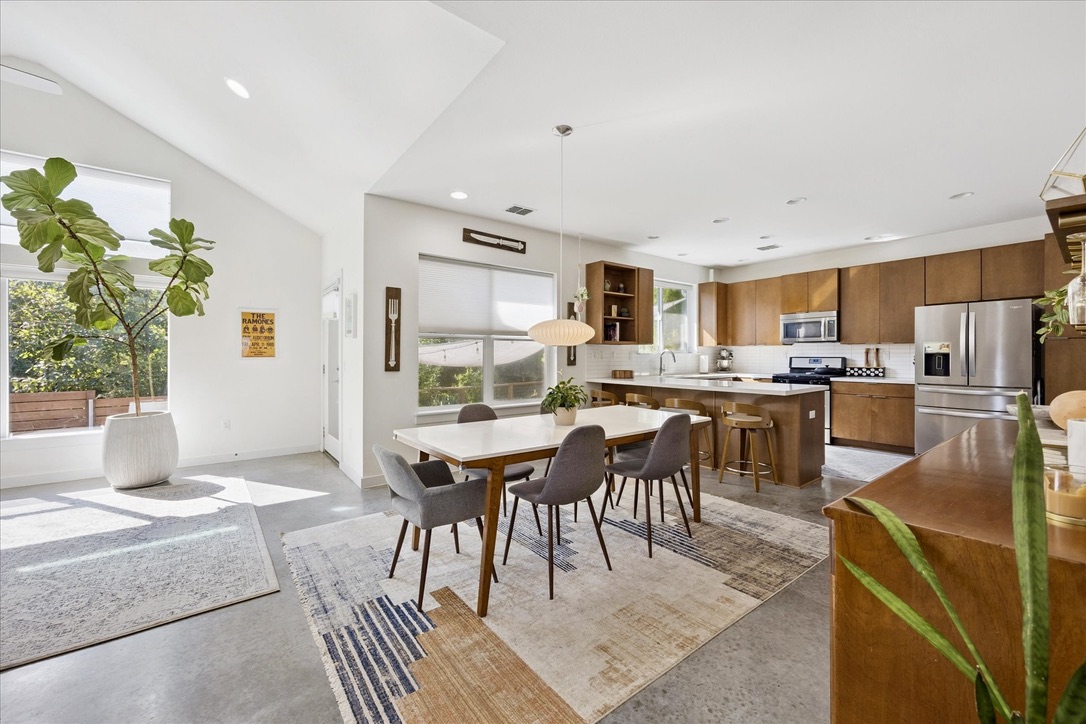 5615 1st Street 1, Austin, TX, 78745 | 6245851 | Realty Texas LLC