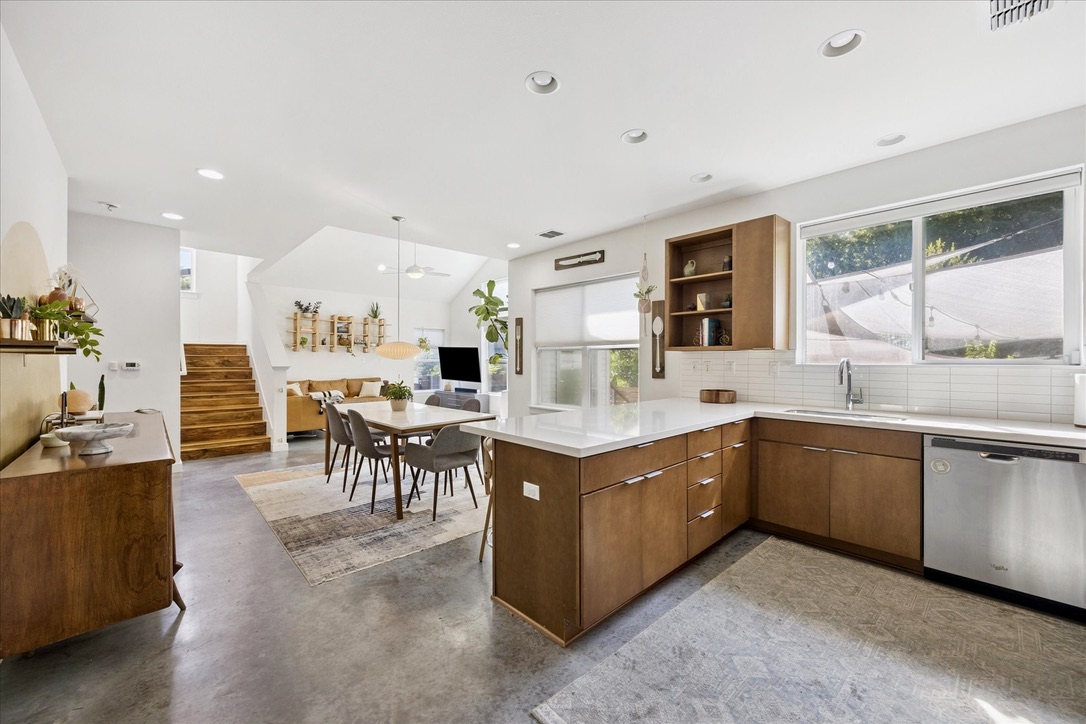 5615 1st Street 1, Austin, TX, 78745 | 6245851 | Realty Texas LLC