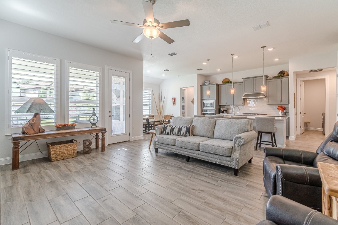 243 Singing Sumac Way, San Marcos, TX, 78666 | 5748113 | Realty Texas LLC