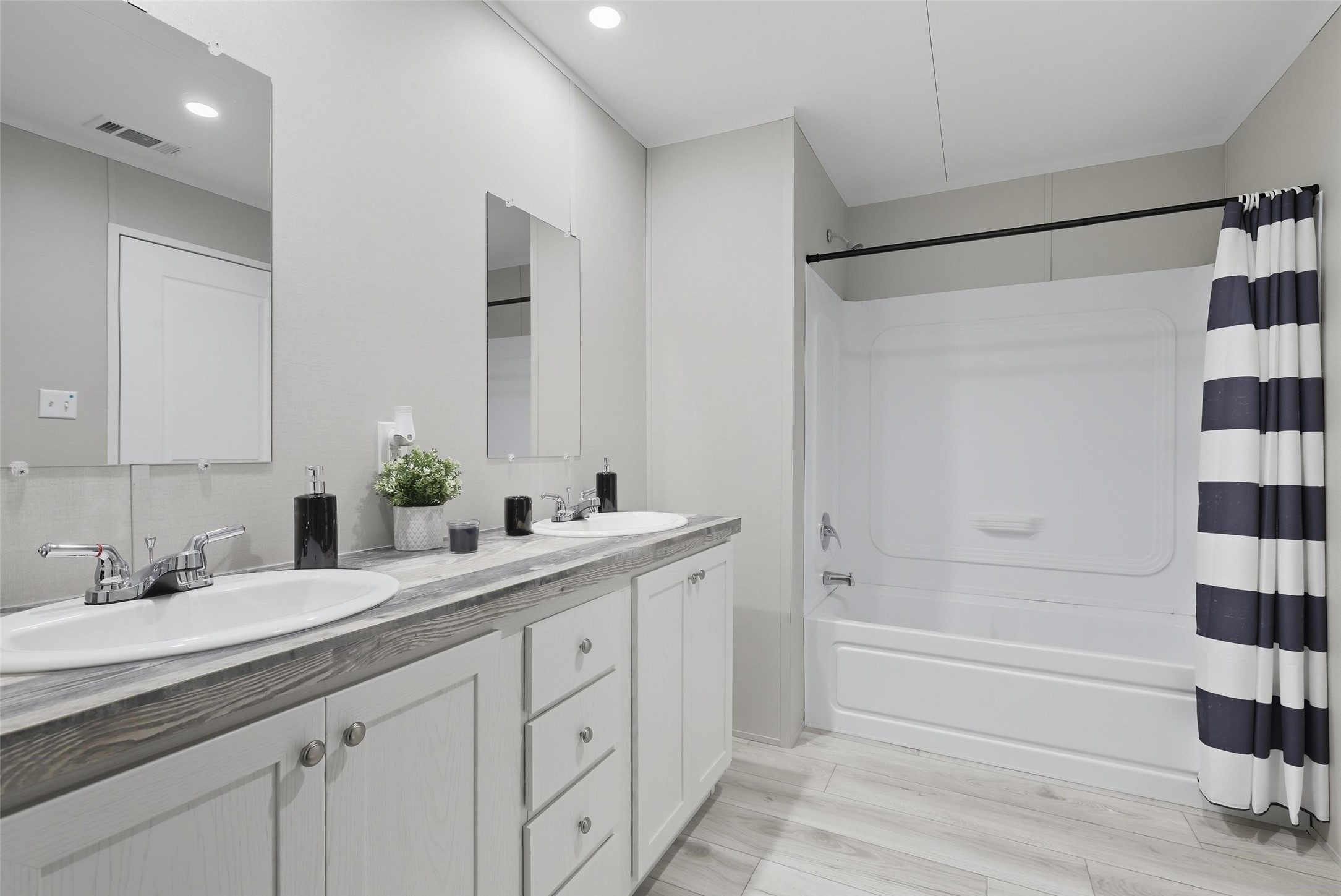 6303 N Oklahoma Trail, Granbury, TX, 76048 | 21072634 | Realty Texas LLC