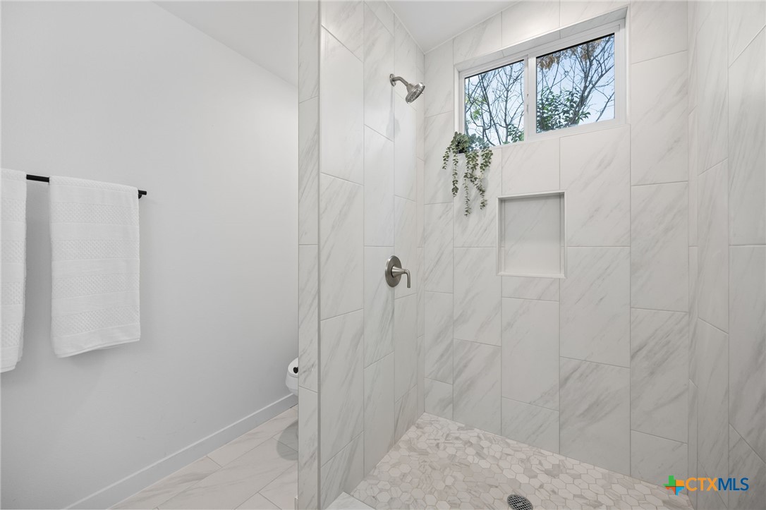 404 E Pecan Street, Taylor, TX, 76574 | 593938 | Realty Texas LLC