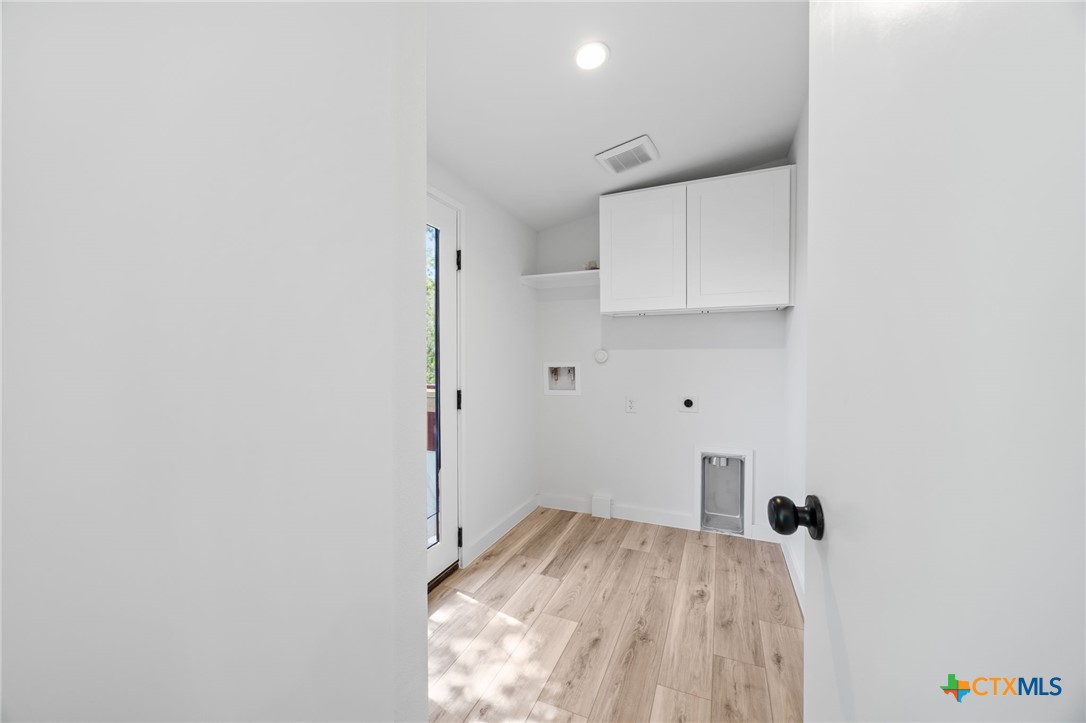 404 E Pecan Street, Taylor, TX, 76574 | 593938 | Realty Texas LLC