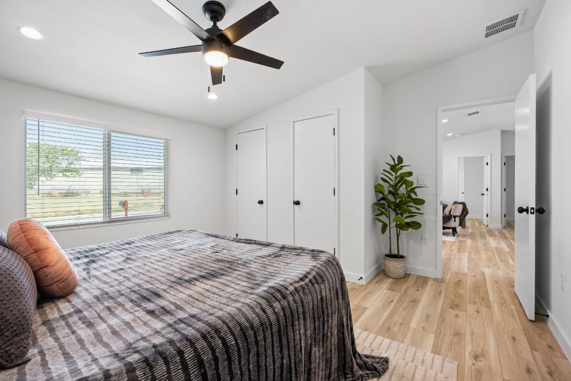 404 E Pecan Street, Taylor, TX, 76574 | 8937004 | Realty Texas LLC