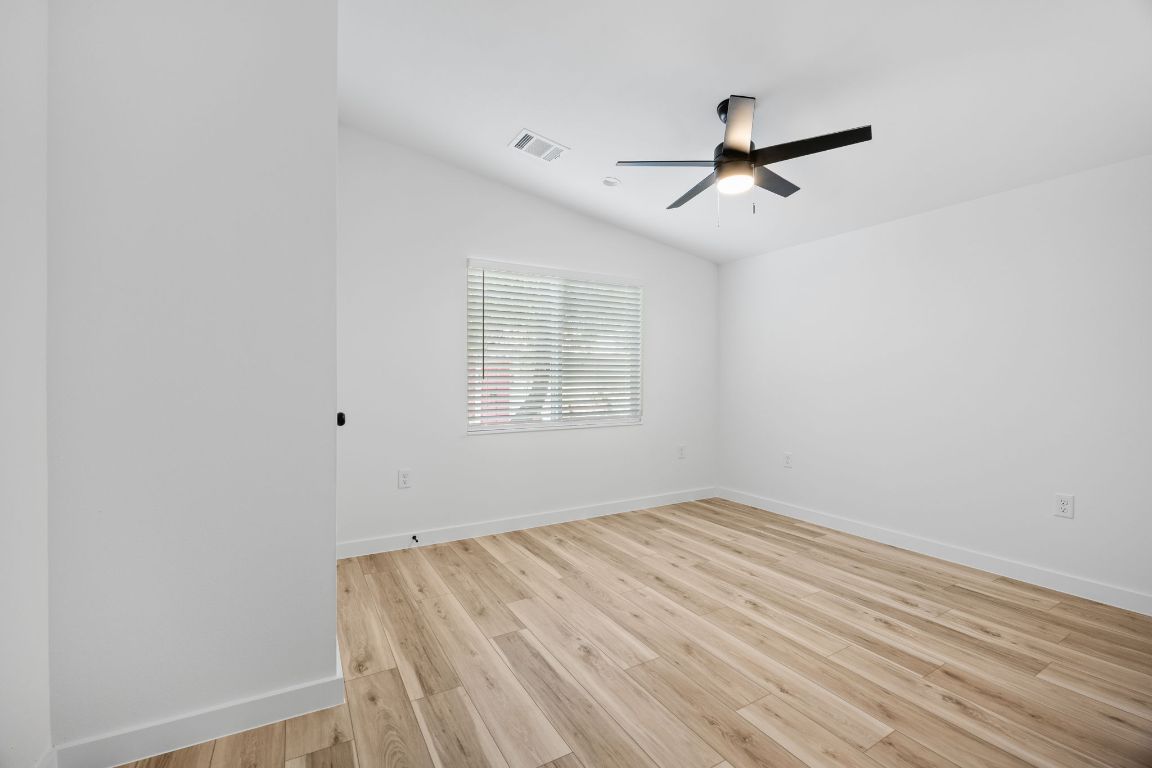 404 E Pecan Street, Taylor, TX, 76574 | 8937004 | Realty Texas LLC