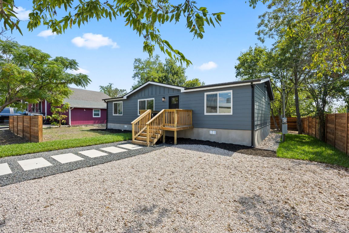 404 E Pecan Street, Taylor, TX, 76574 | 8937004 | Realty Texas LLC