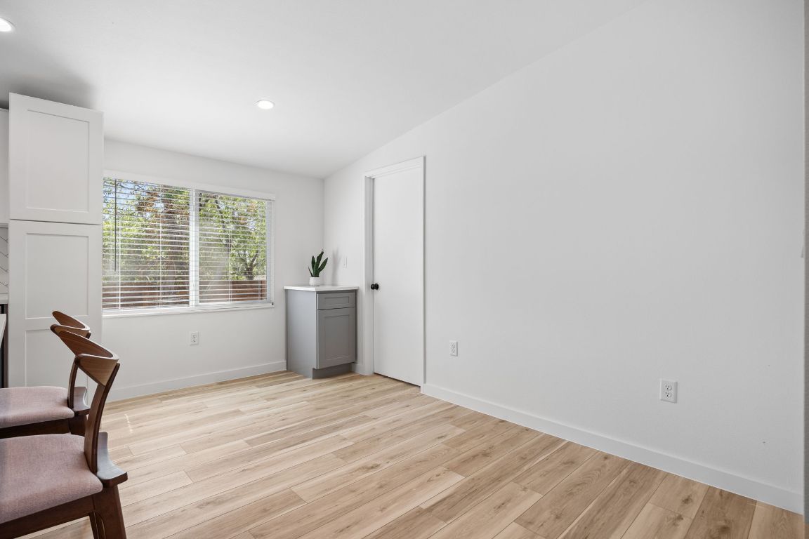 404 E Pecan Street, Taylor, TX, 76574 | 8937004 | Realty Texas LLC