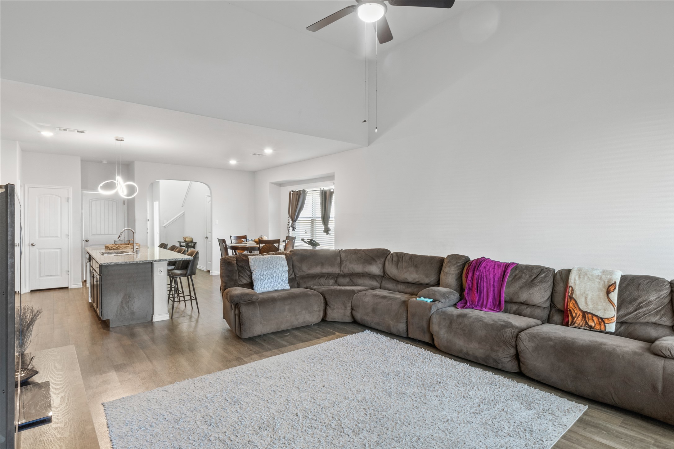 1425 Tall Pine Way, Fort Worth, TX, 76112 | 21074419 | Realty Texas LLC