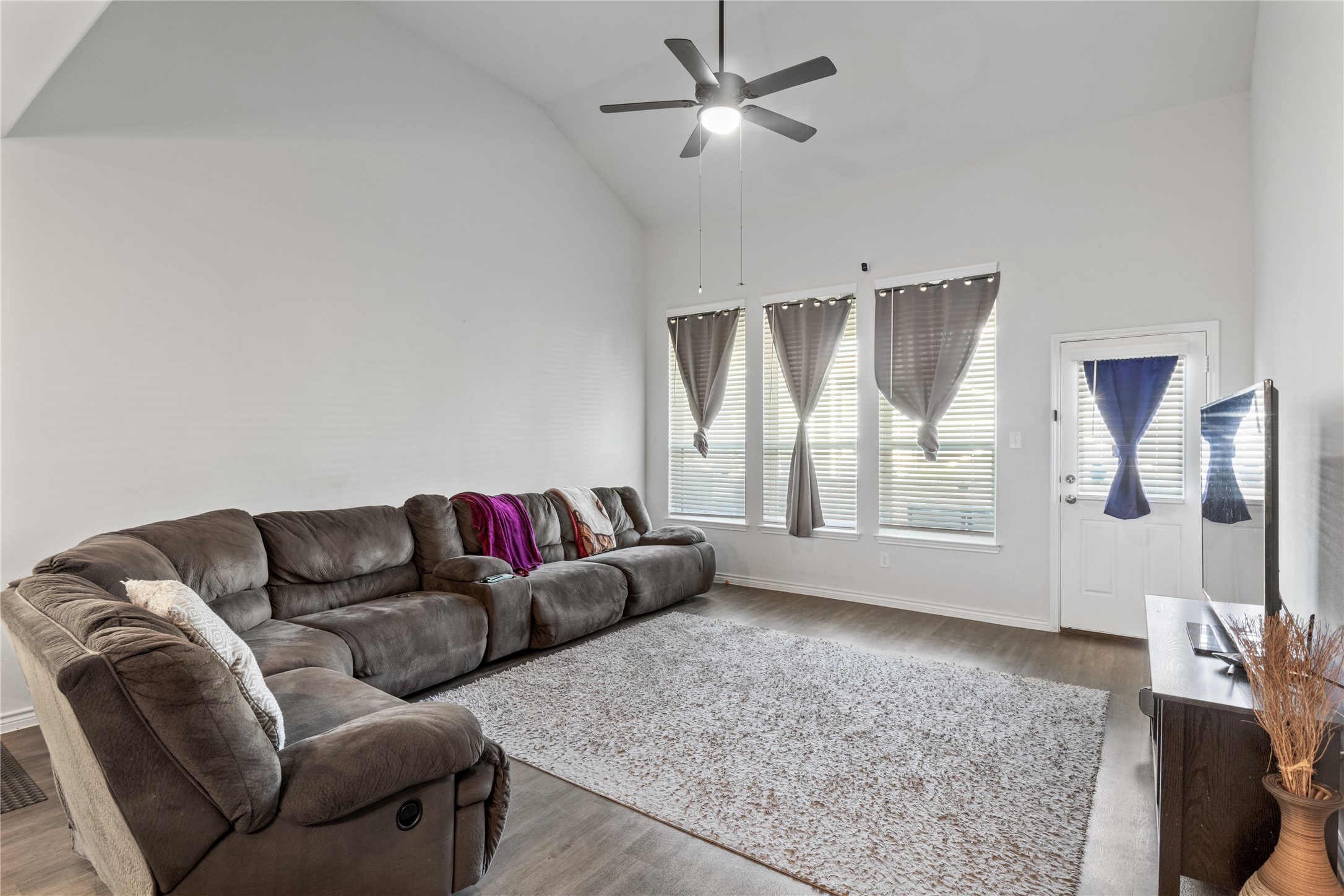 1425 Tall Pine Way, Fort Worth, TX, 76112 | 21074419 | Realty Texas LLC