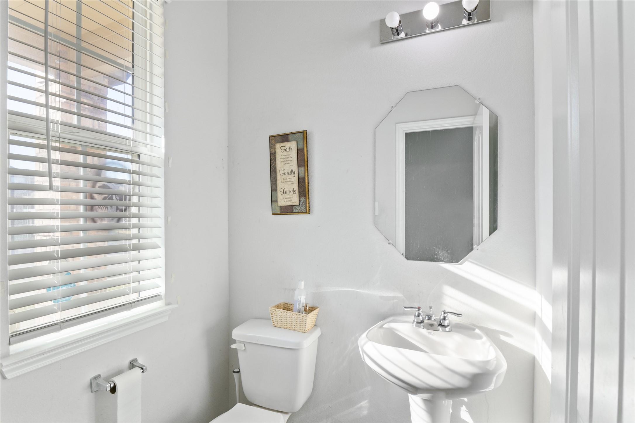 1425 Tall Pine Way, Fort Worth, TX, 76112 | 21074419 | Realty Texas LLC