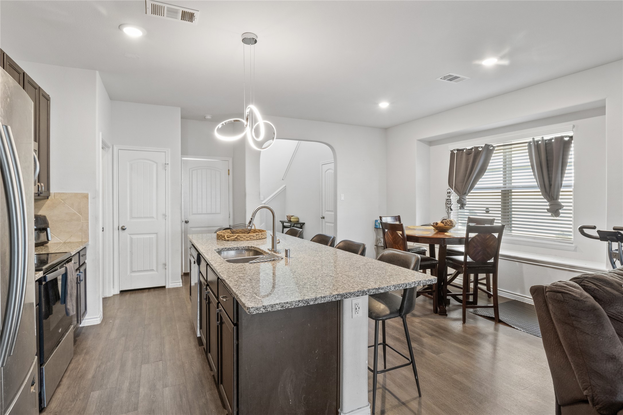 1425 Tall Pine Way, Fort Worth, TX, 76112 | 21074419 | Realty Texas LLC