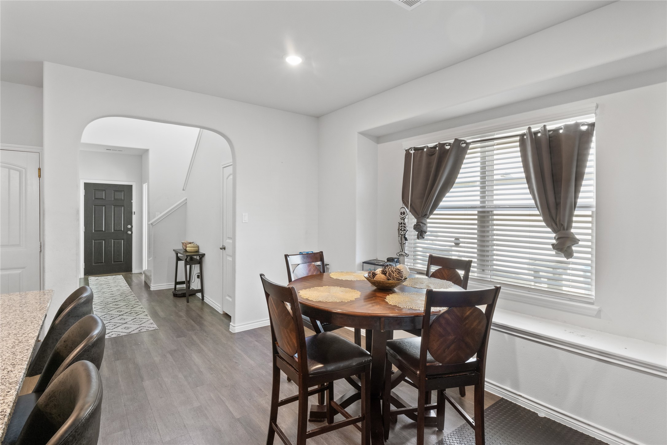 1425 Tall Pine Way, Fort Worth, TX, 76112 | 21074419 | Realty Texas LLC