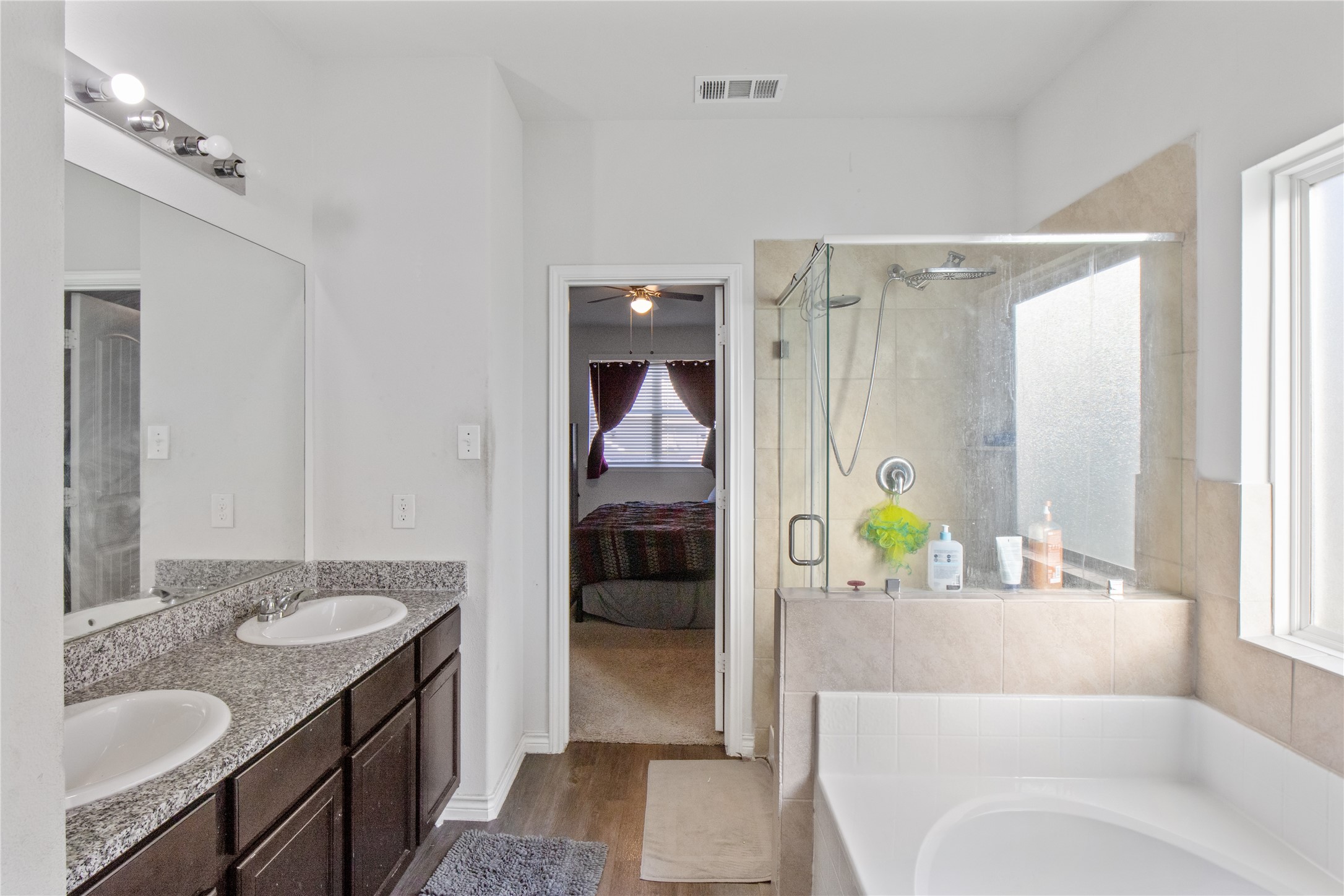 1425 Tall Pine Way, Fort Worth, TX, 76112 | 21074419 | Realty Texas LLC