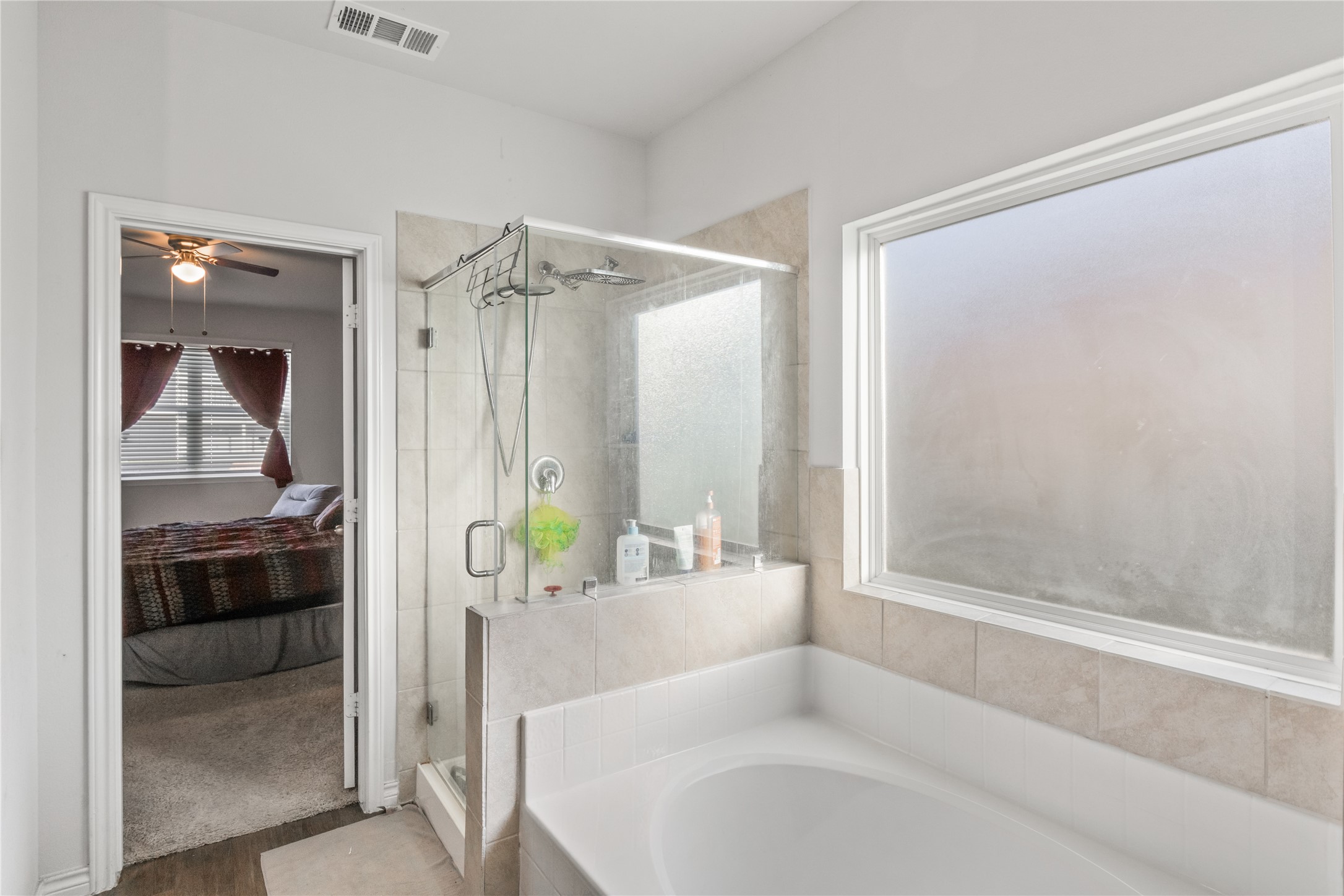 1425 Tall Pine Way, Fort Worth, TX, 76112 | 21074419 | Realty Texas LLC