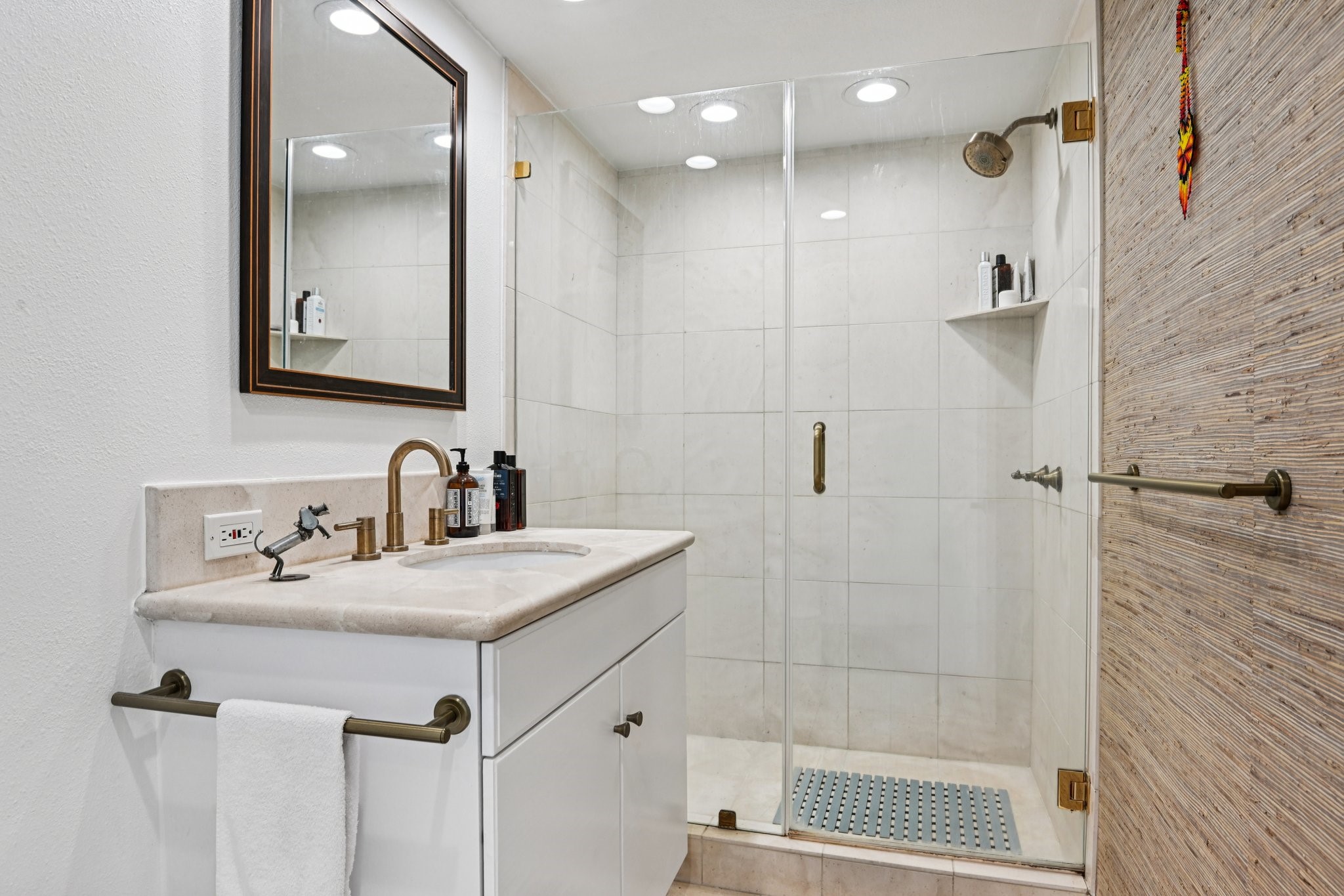 6211 W Northwest Highway 2306, Dallas, TX, 75225 | 21079804 | Realty Texas LLC