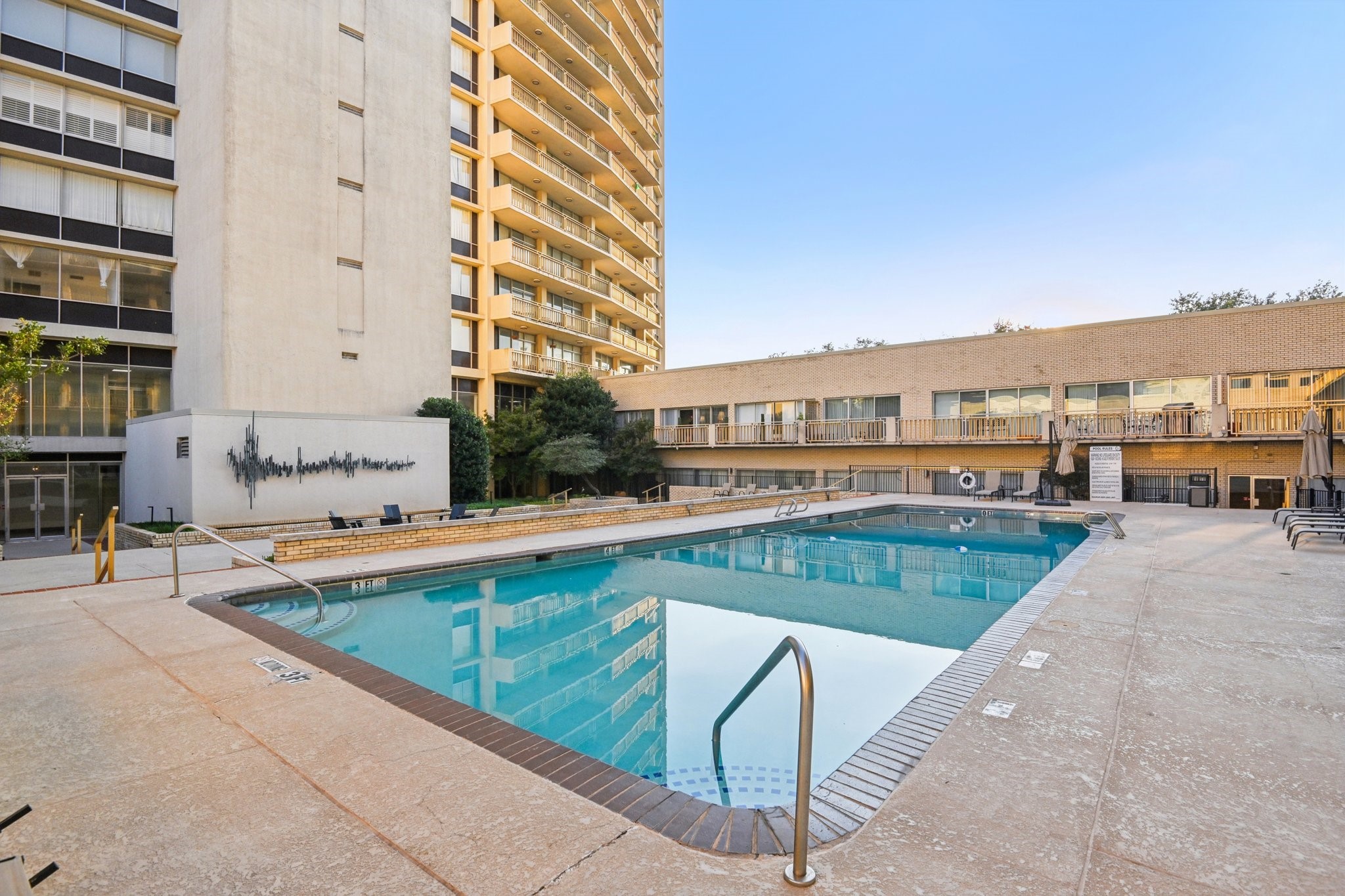 6211 W Northwest Highway 2306, Dallas, TX, 75225 | 21079804 | Realty Texas LLC