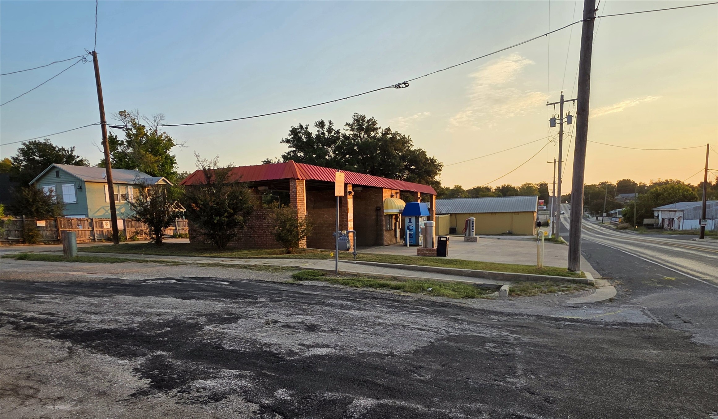 108 E Morgan, Meridian, TX, 76665 | 21085848 | Realty Texas LLC