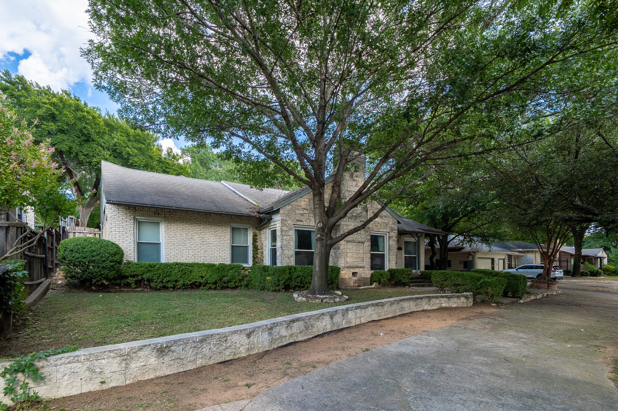 626-n-hampton-road-dallas-tx-75208-mls-21094574-realty-texas