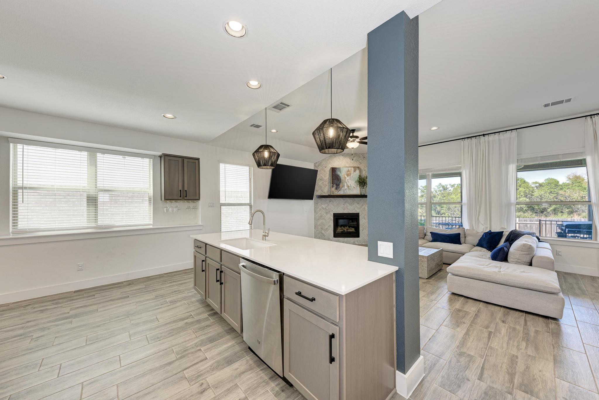 521 Elm Green ST, Hutto, TX, 78634 | 7045596 | Realty Texas LLC