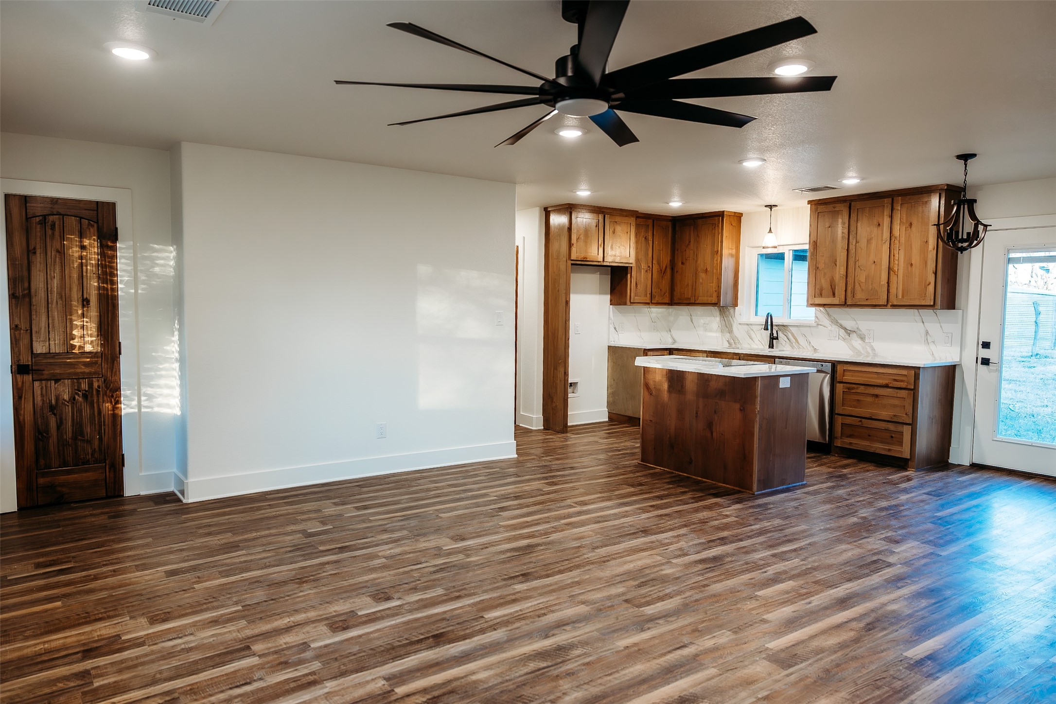 103 Main Street, Windom, TX, 75492 | 21167239 | Realty Texas LLC