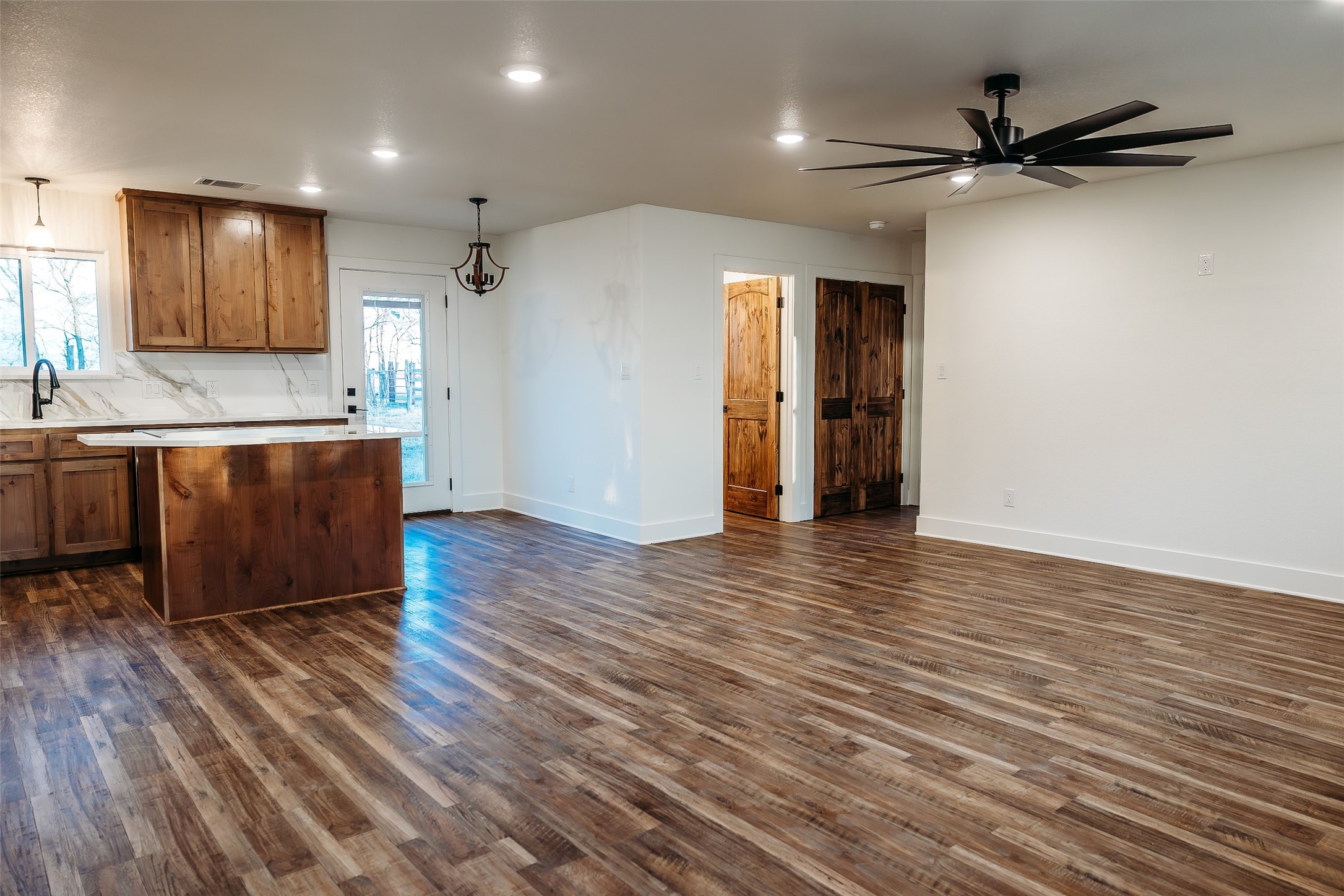 103 Main Street, Windom, TX, 75492 | 21167239 | Realty Texas LLC