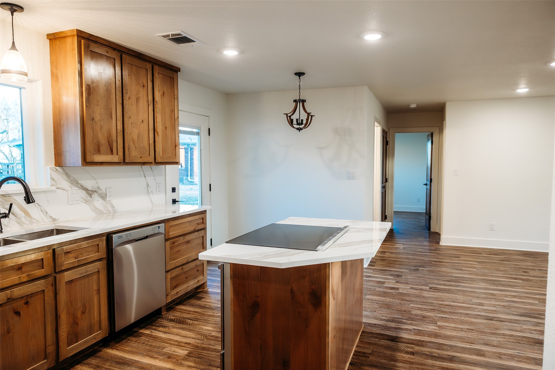 103 Main Street, Windom, TX, 75492 | 21167239 | Realty Texas LLC