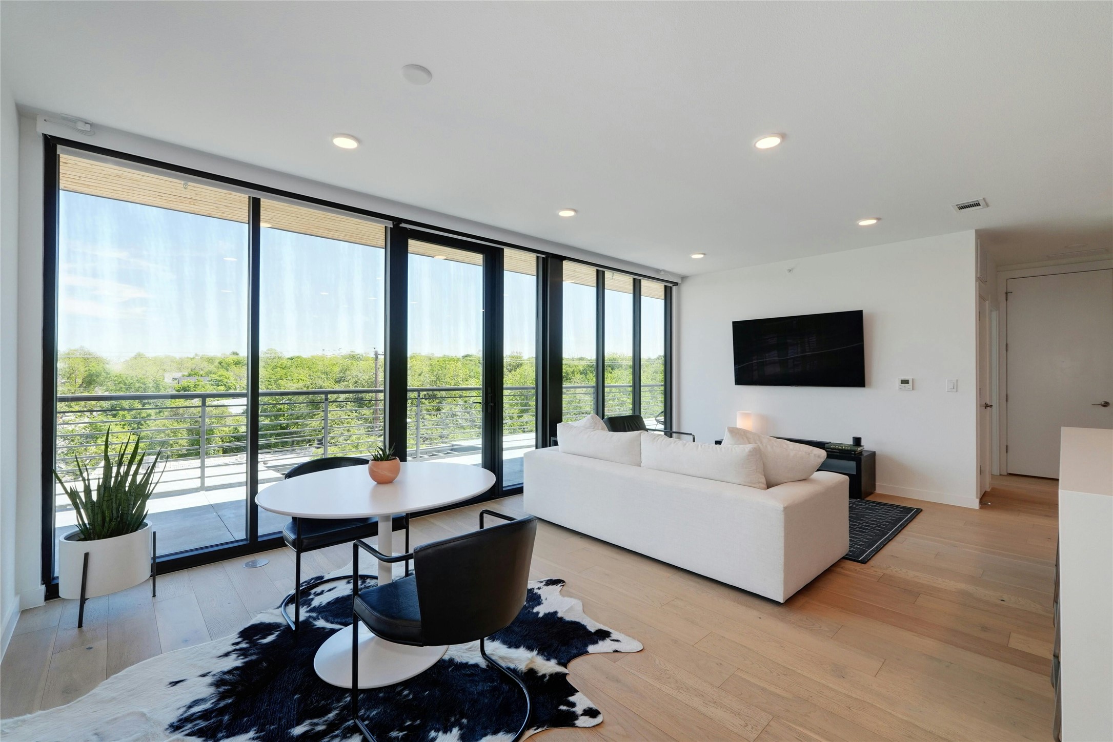 1600 S 1st ST 403, Austin, TX, 78704 | 9991593 | Realty Texas LLC