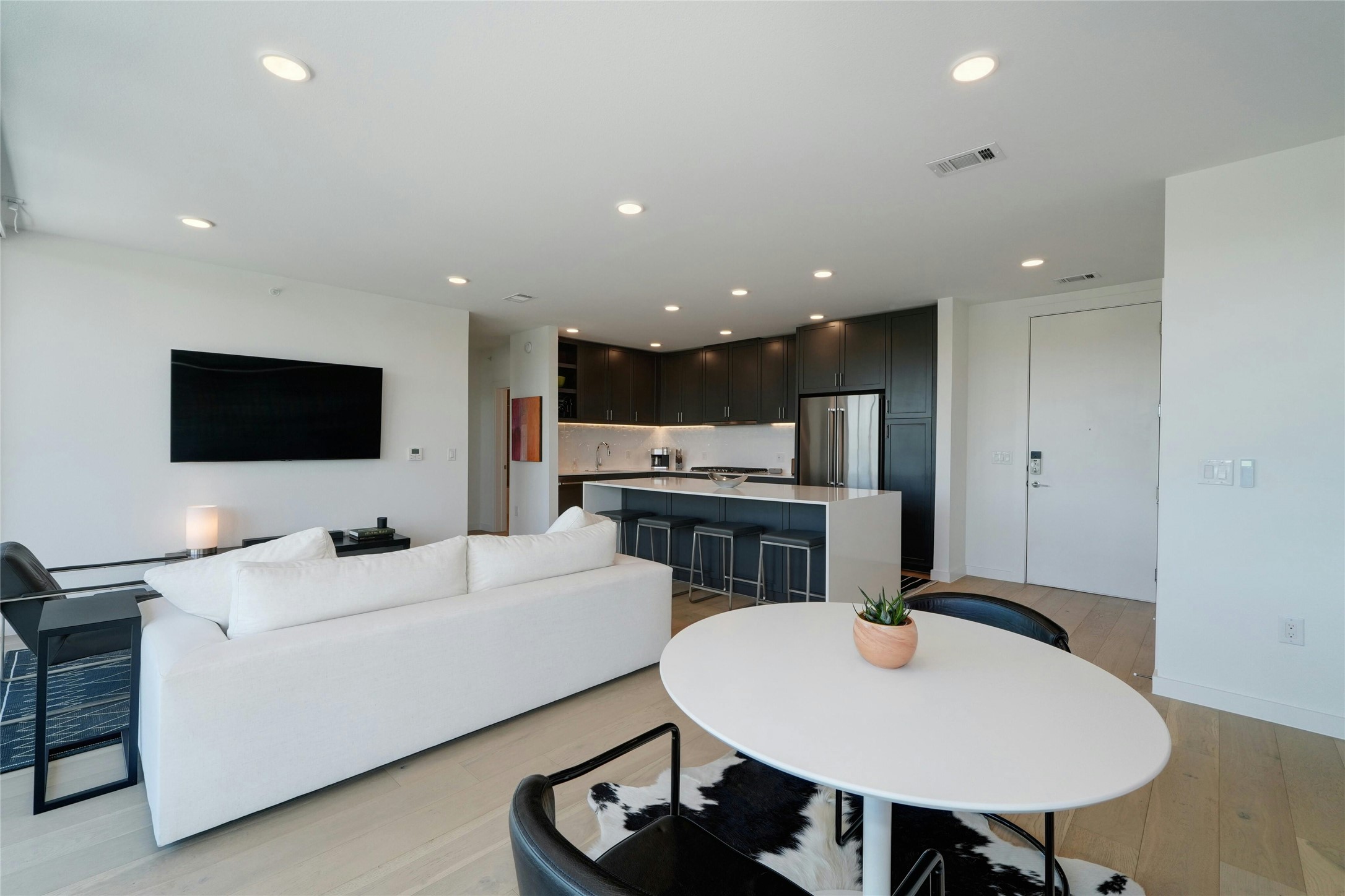 1600 S 1st ST 403, Austin, TX, 78704 | 9991593 | Realty Texas LLC