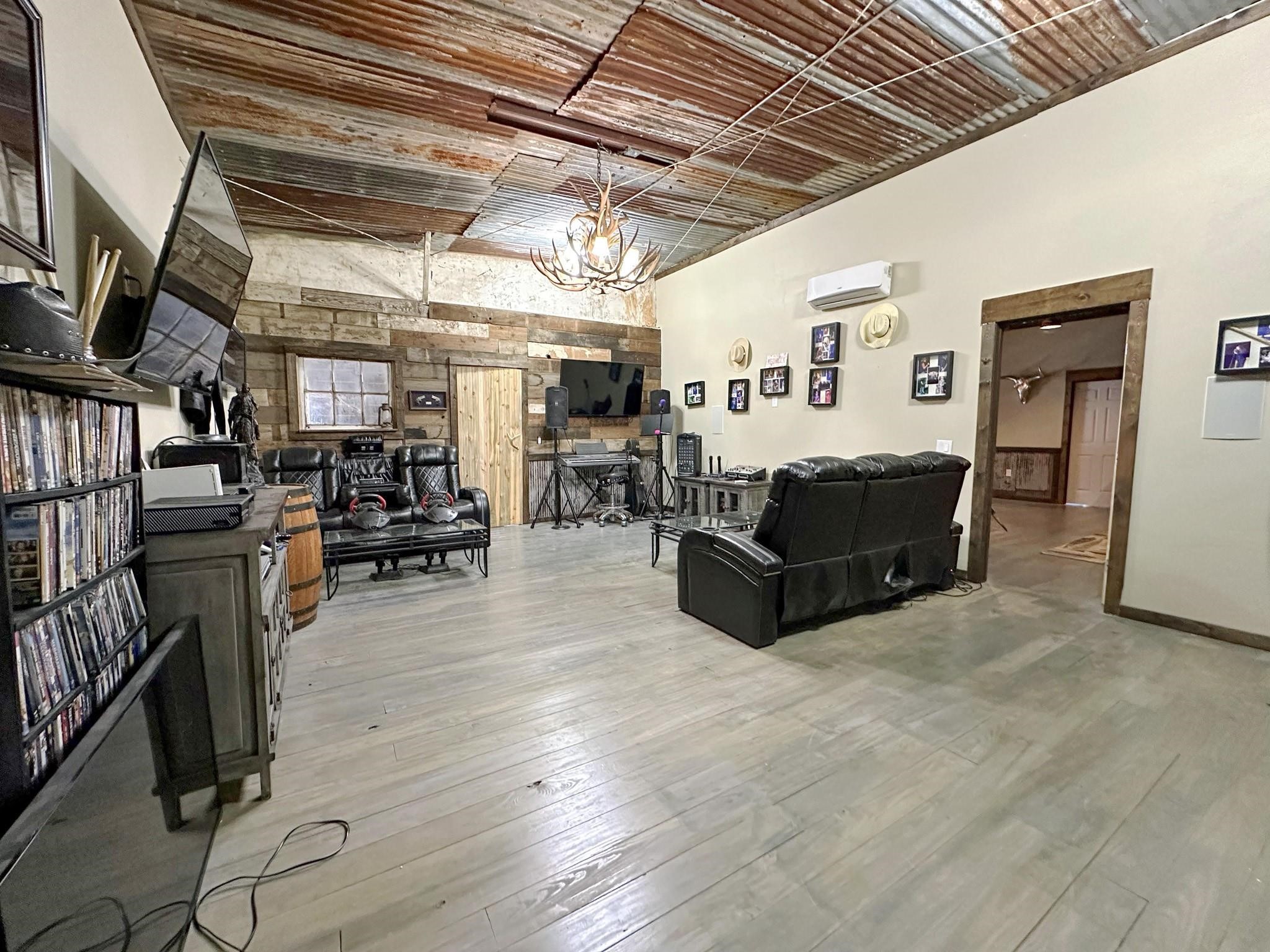 1990 Jim Harry Loop, Sunset, TX, 76270 | 21187635 | Realty Texas LLC