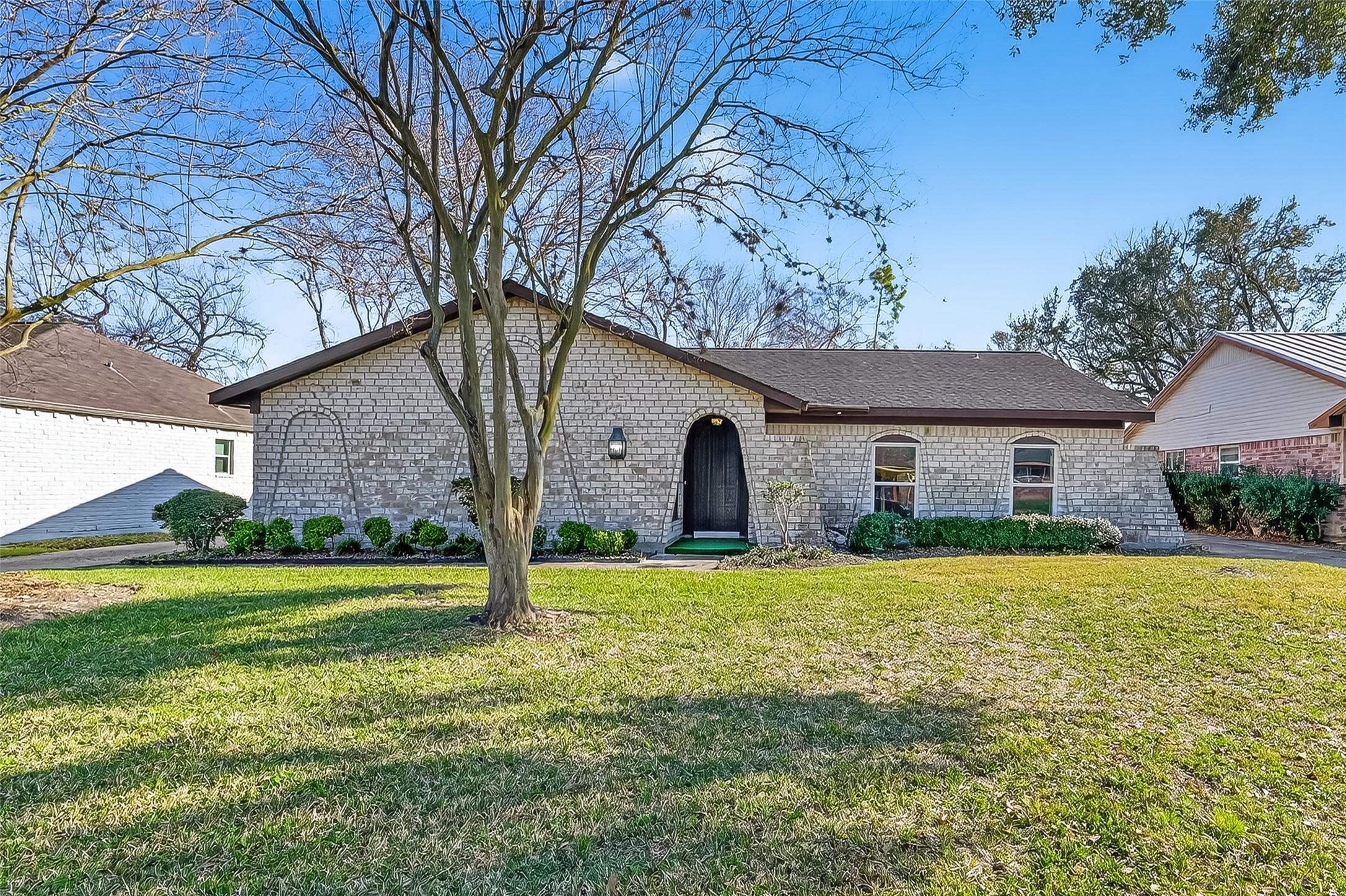 Closed: 13719 Oakwood Lane, Sugar Land, TX, 77498 for $299,000.| Realty ...