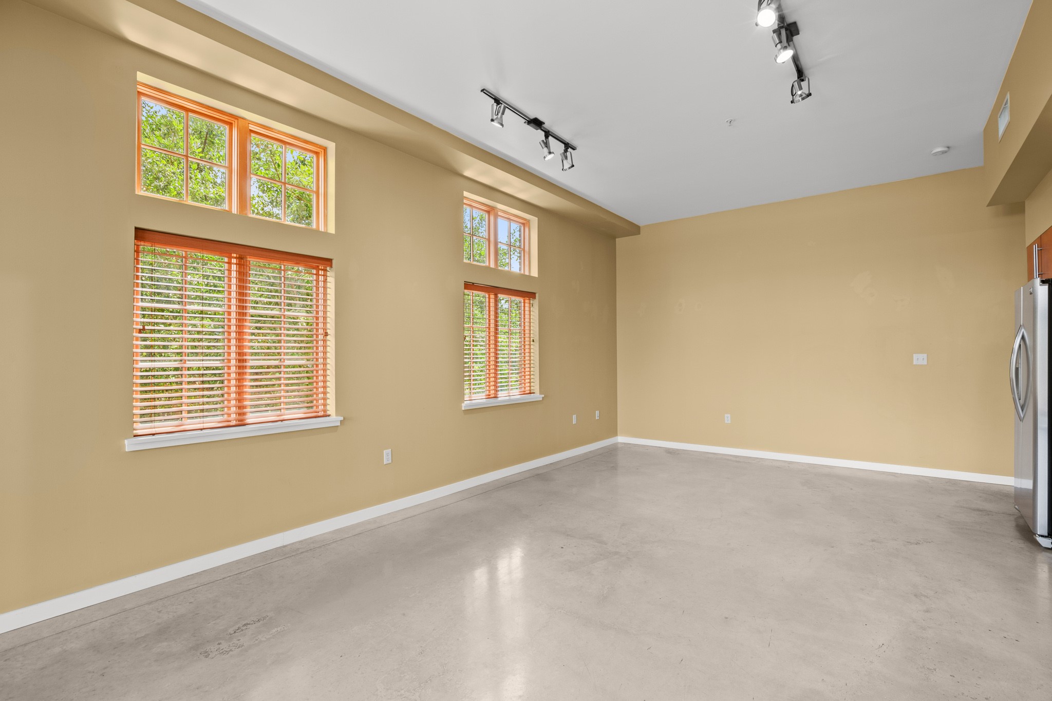 2235 E 6th ST 204, Austin, TX, 78702 | 2130819 | Realty Texas LLC