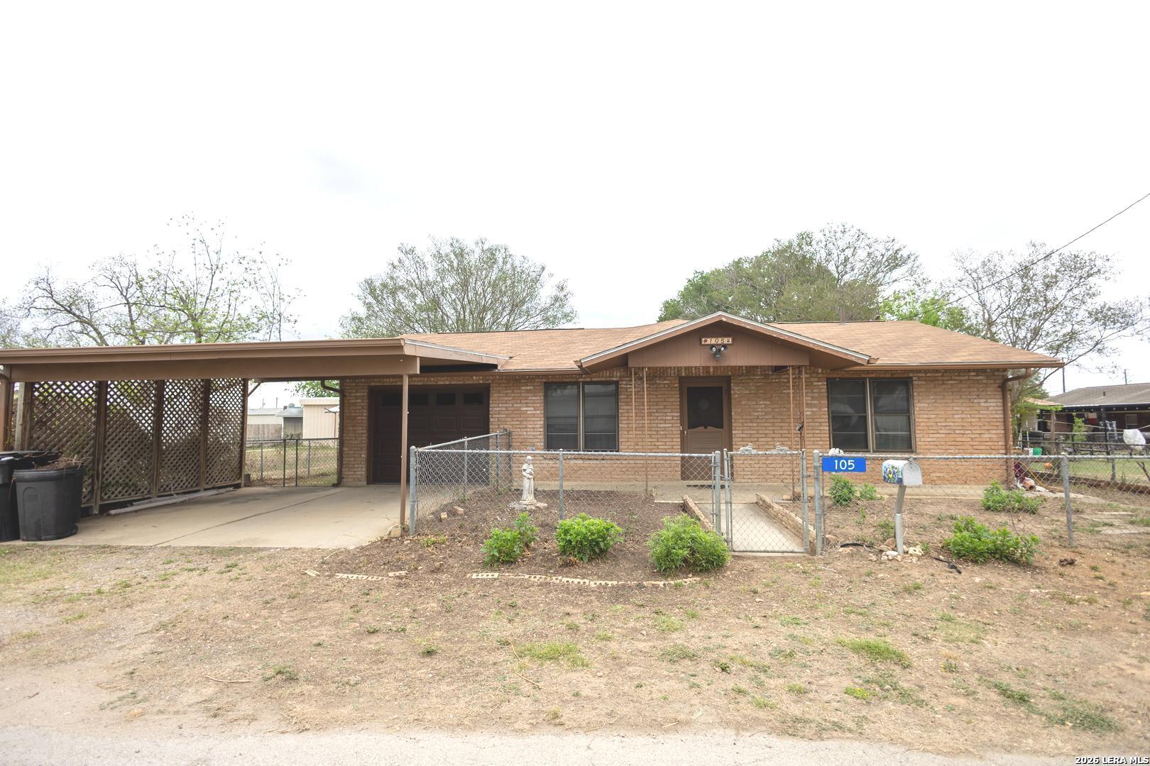105 S Sayers, Devine, TX, 78016 | 1955769 | Realty Texas LLC