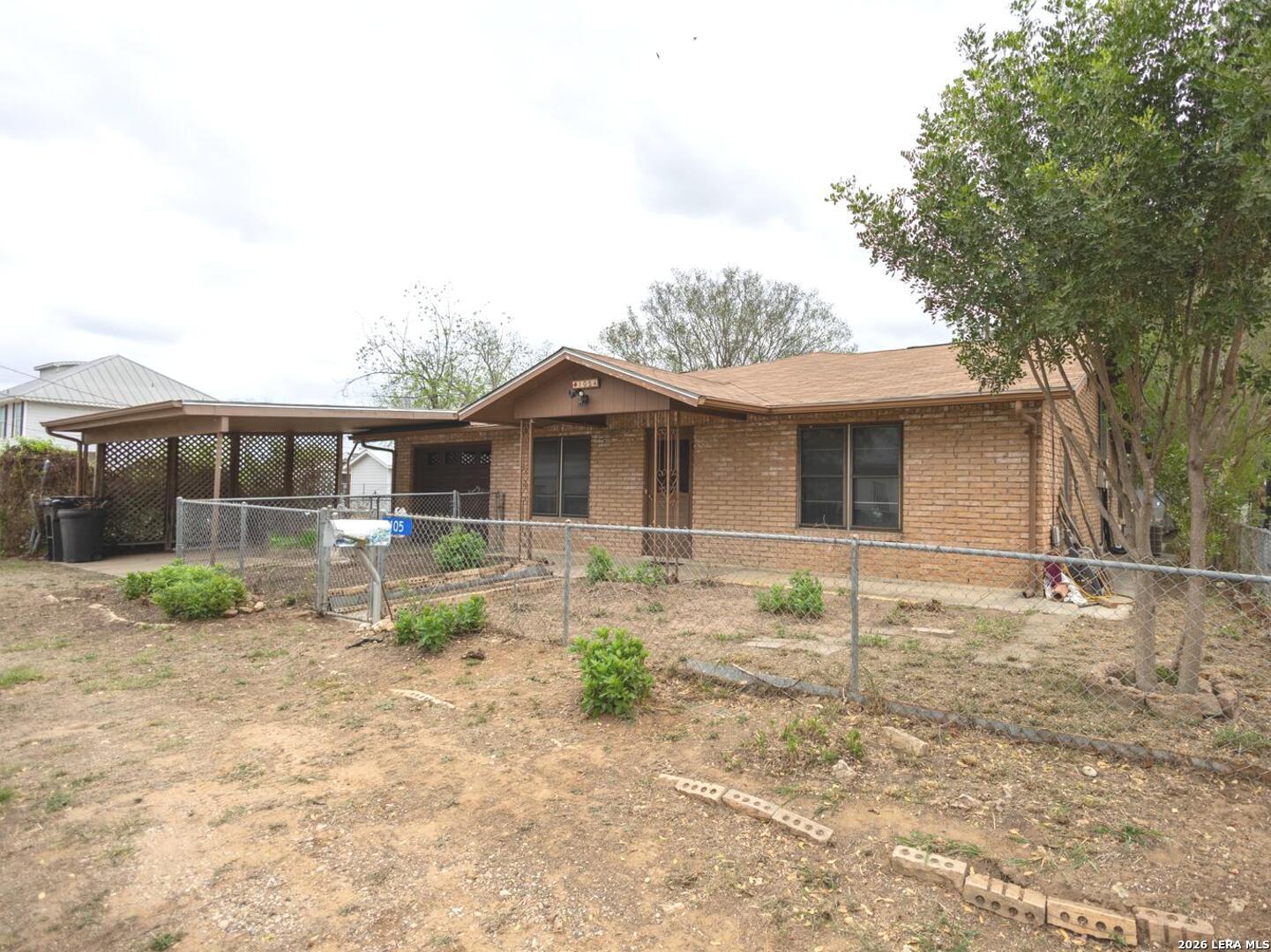 105 S Sayers, Devine, TX, 78016 | 1955769 | Realty Texas LLC