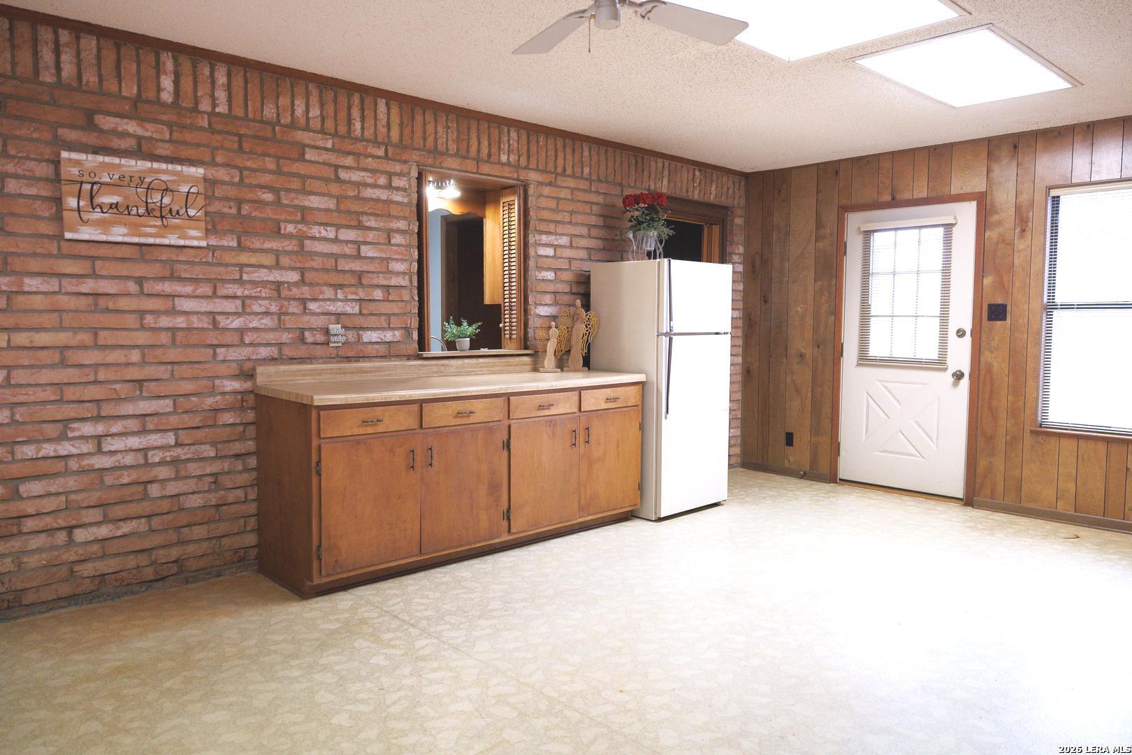 105 S Sayers, Devine, TX, 78016 | 1955769 | Realty Texas LLC