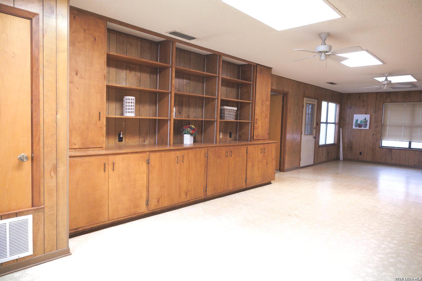 105 S Sayers, Devine, TX, 78016 | 1955769 | Realty Texas LLC