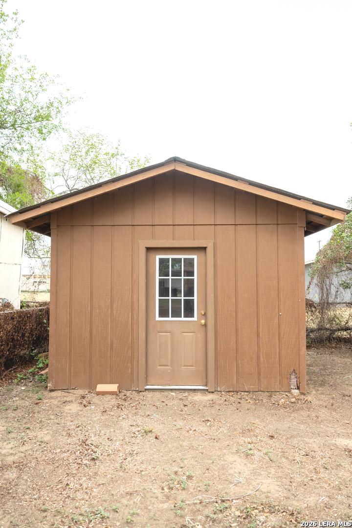 105 S Sayers, Devine, TX, 78016 | 1955769 | Realty Texas LLC