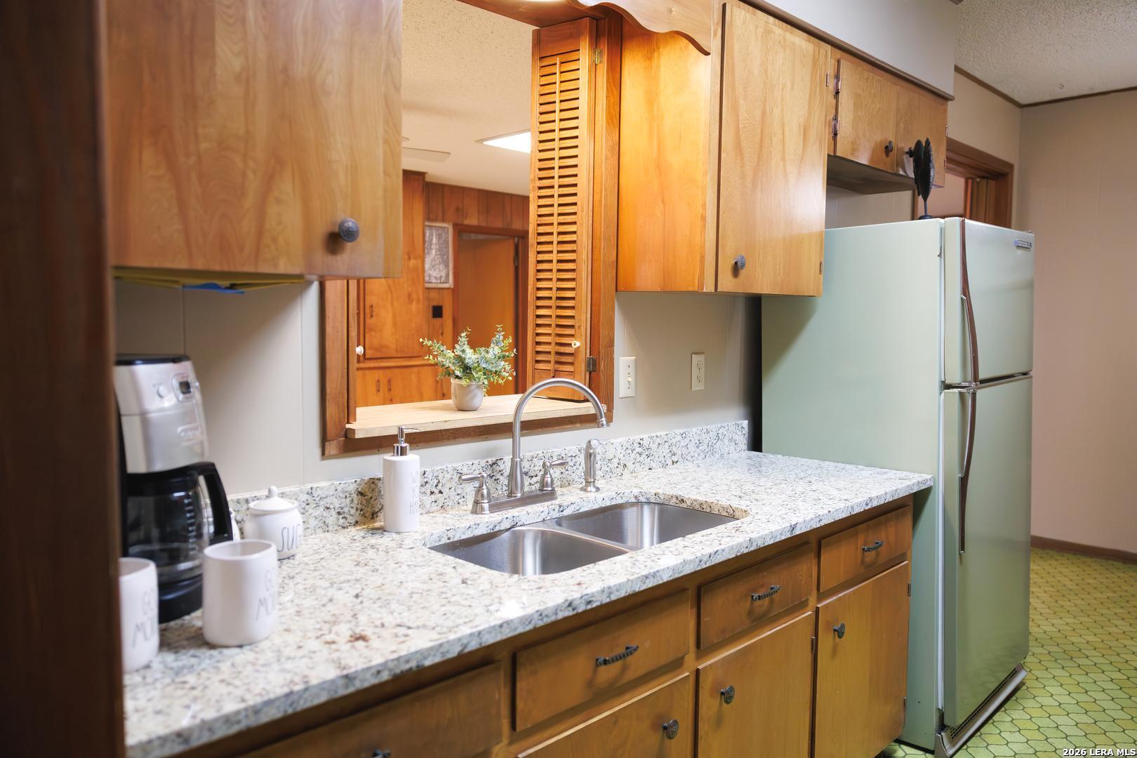 105 S Sayers, Devine, TX, 78016 | 1955769 | Realty Texas LLC