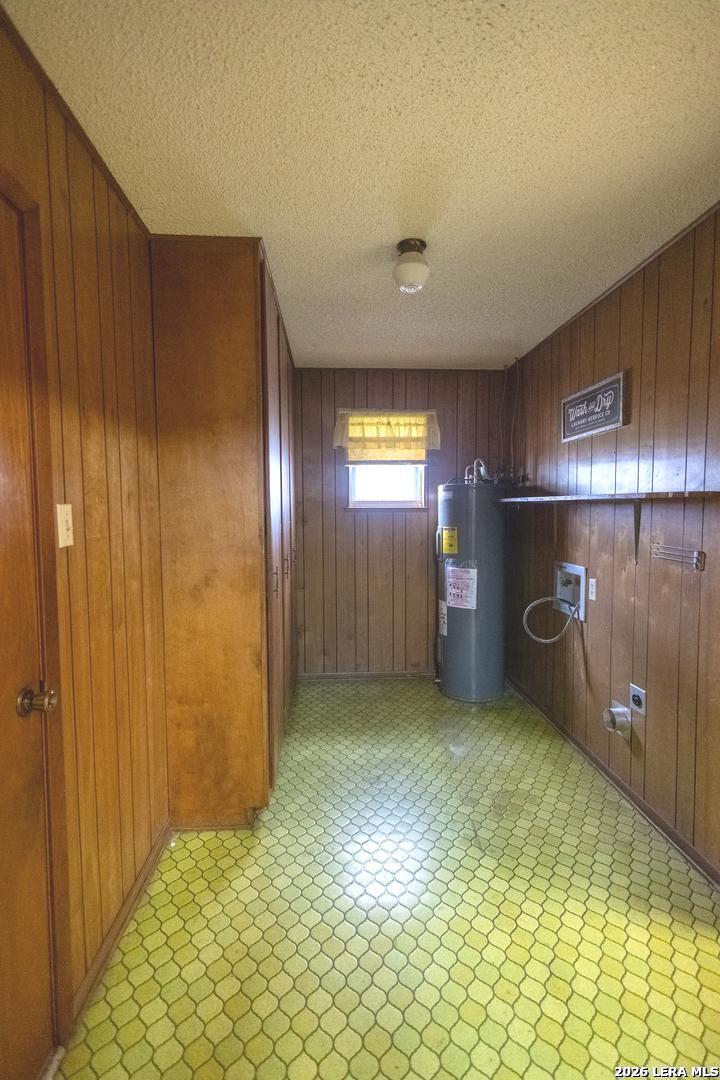 105 S Sayers, Devine, TX, 78016 | 1955769 | Realty Texas LLC