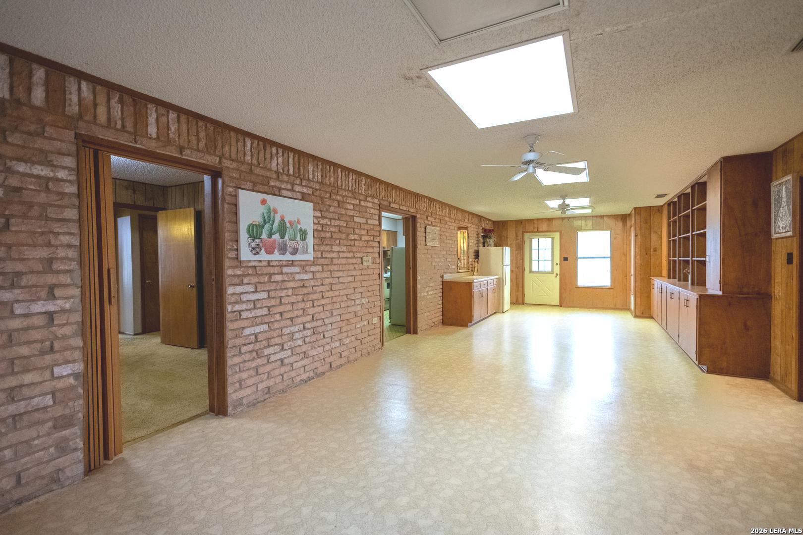 105 S Sayers, Devine, TX, 78016 | 1955769 | Realty Texas LLC