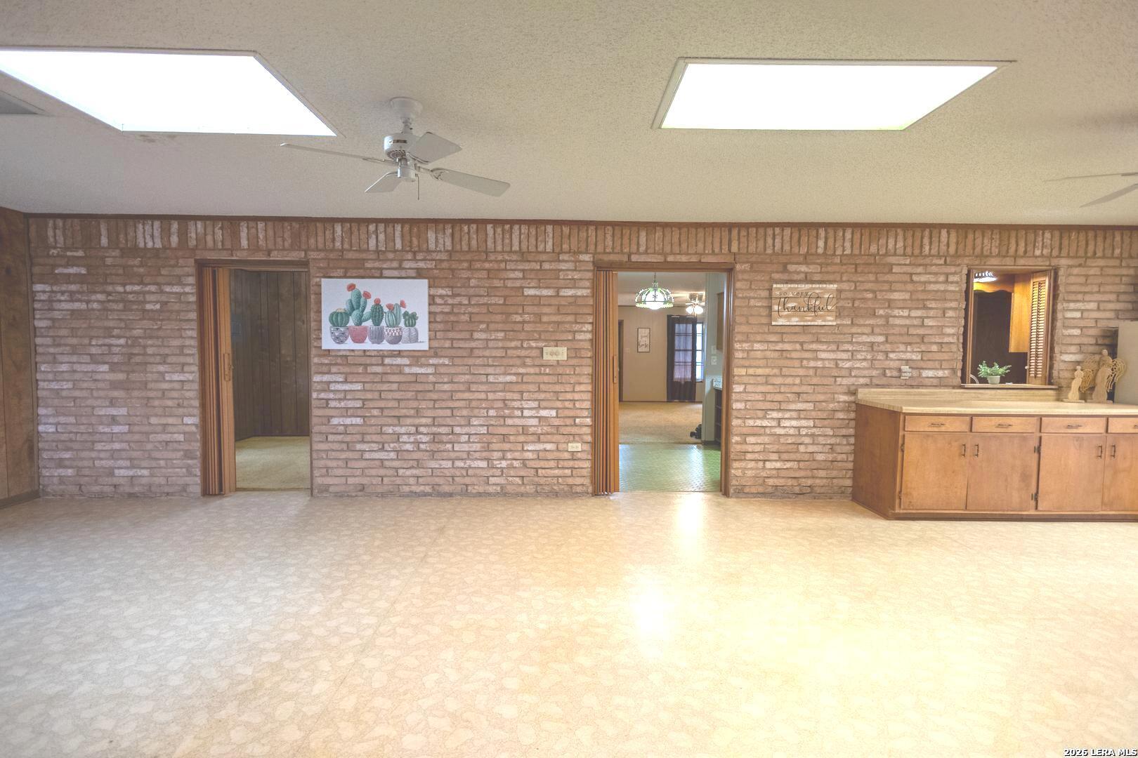 105 S Sayers, Devine, TX, 78016 | 1955769 | Realty Texas LLC